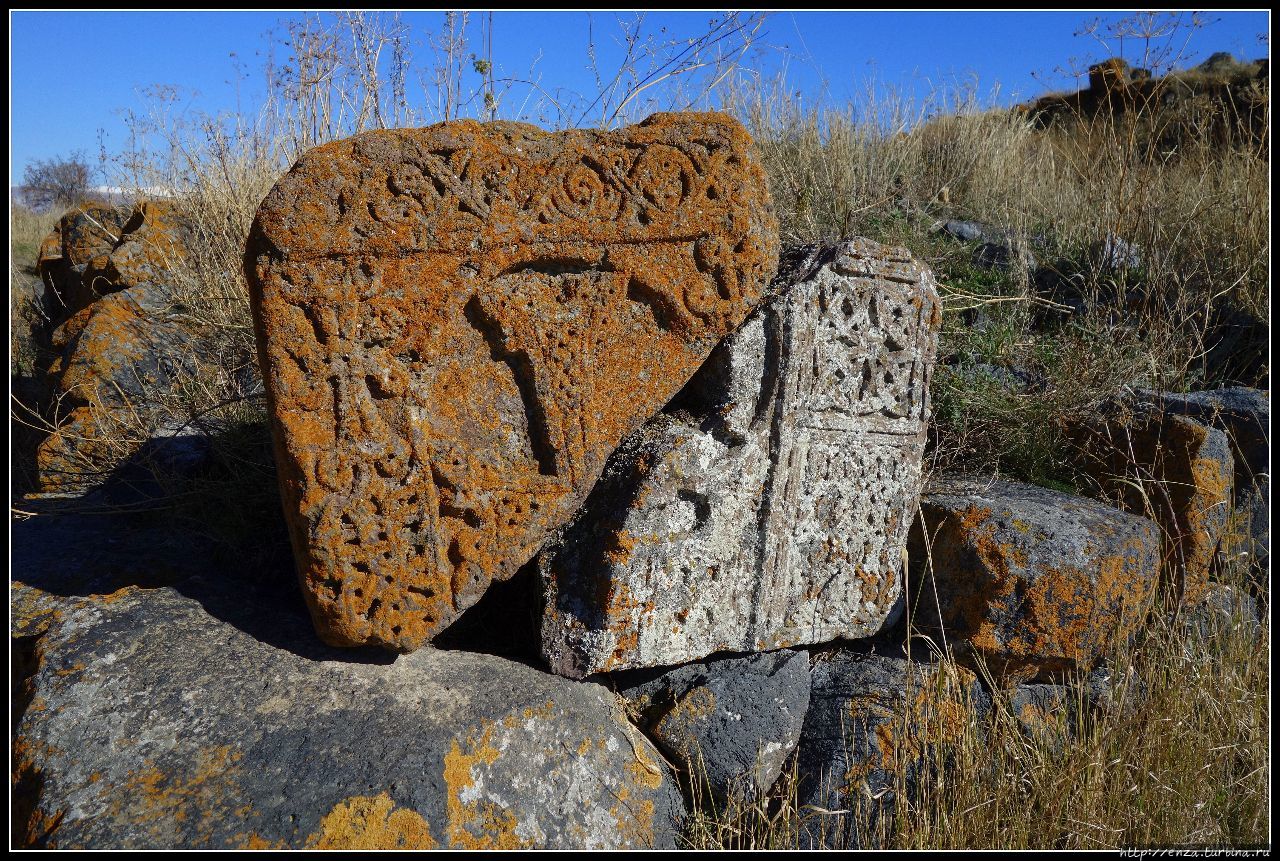 Стул для философа на краю пустоты Айраванк, Армения