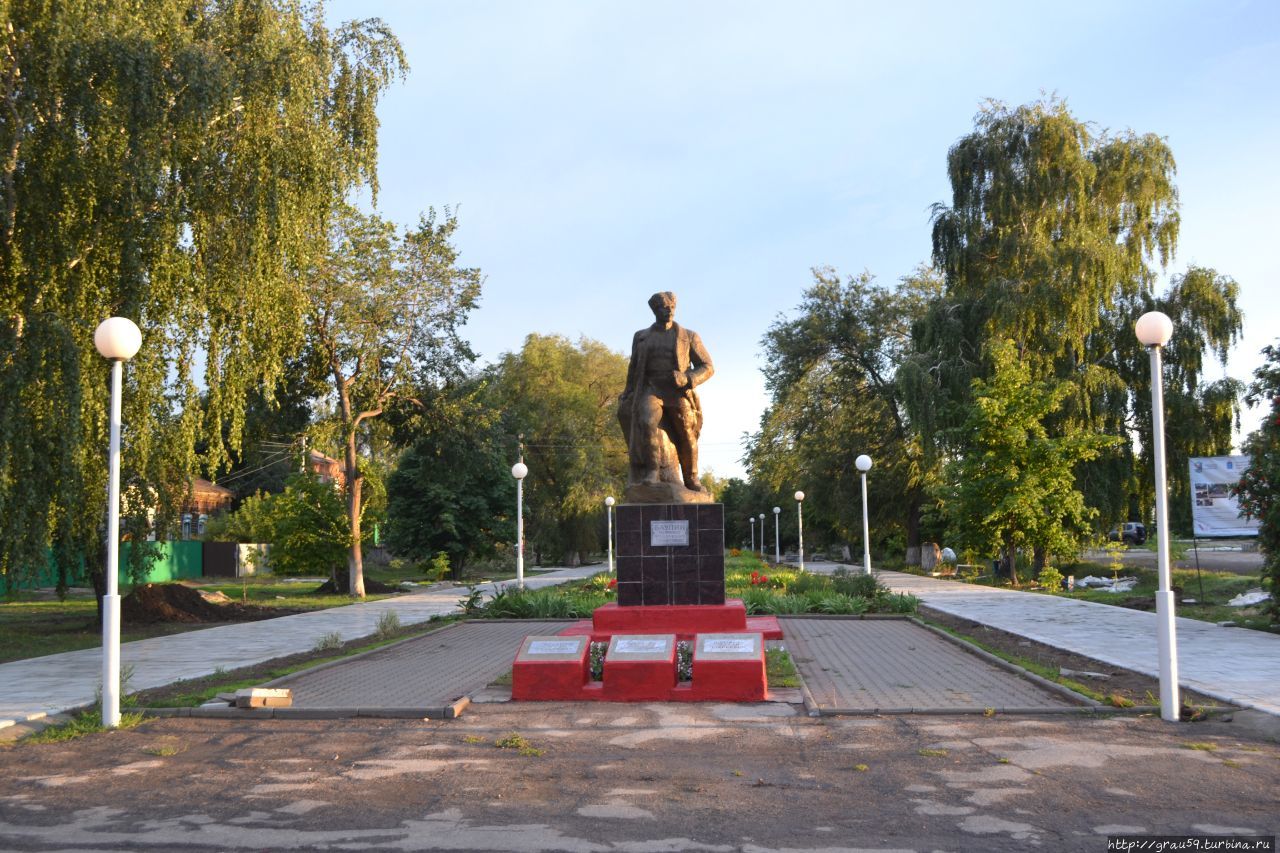 Памятник П.Ф. Баулину Духовницкое, Россия