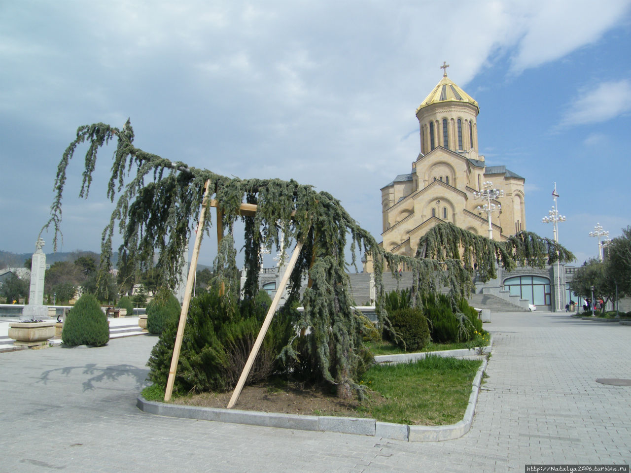 Самеба — главный храм Грузии. Тбилиси, Грузия