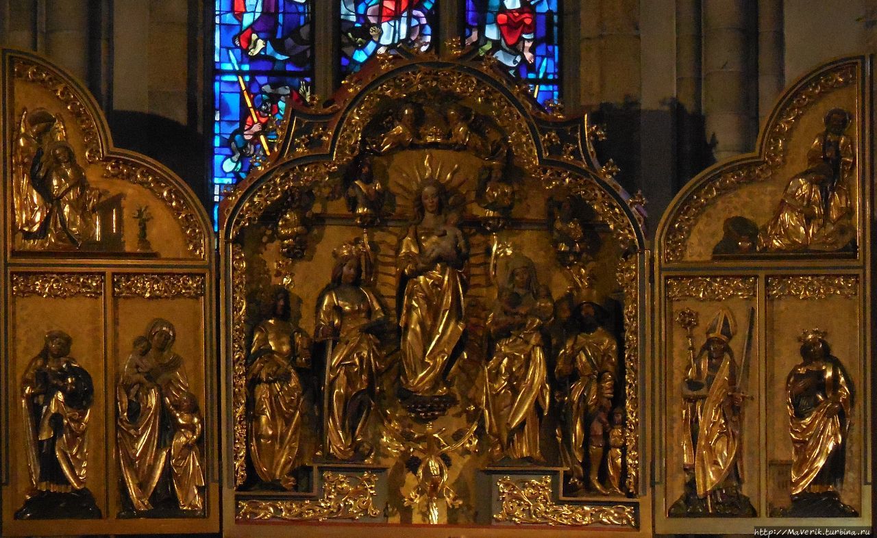 Главная ценность собора — триптих с изображением Древа Иессея.
