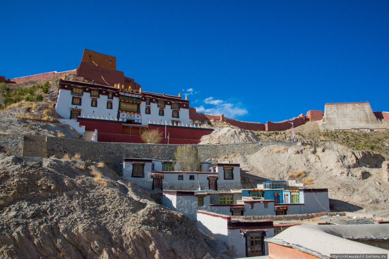 Самая большая буддийская ступа в Тибете