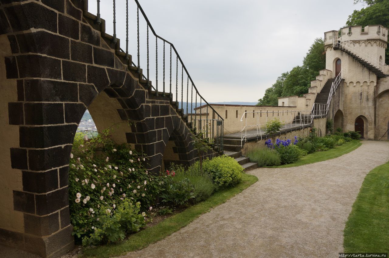 Гордый и романтичный замок Штольценфельс