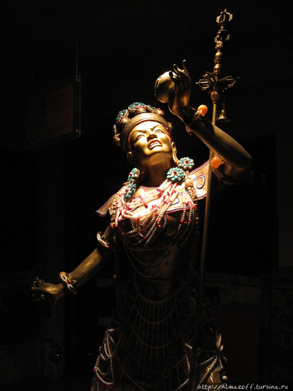 Статуя Ваджрайогини в форме Наро Кхандрома (Наро Дакини)