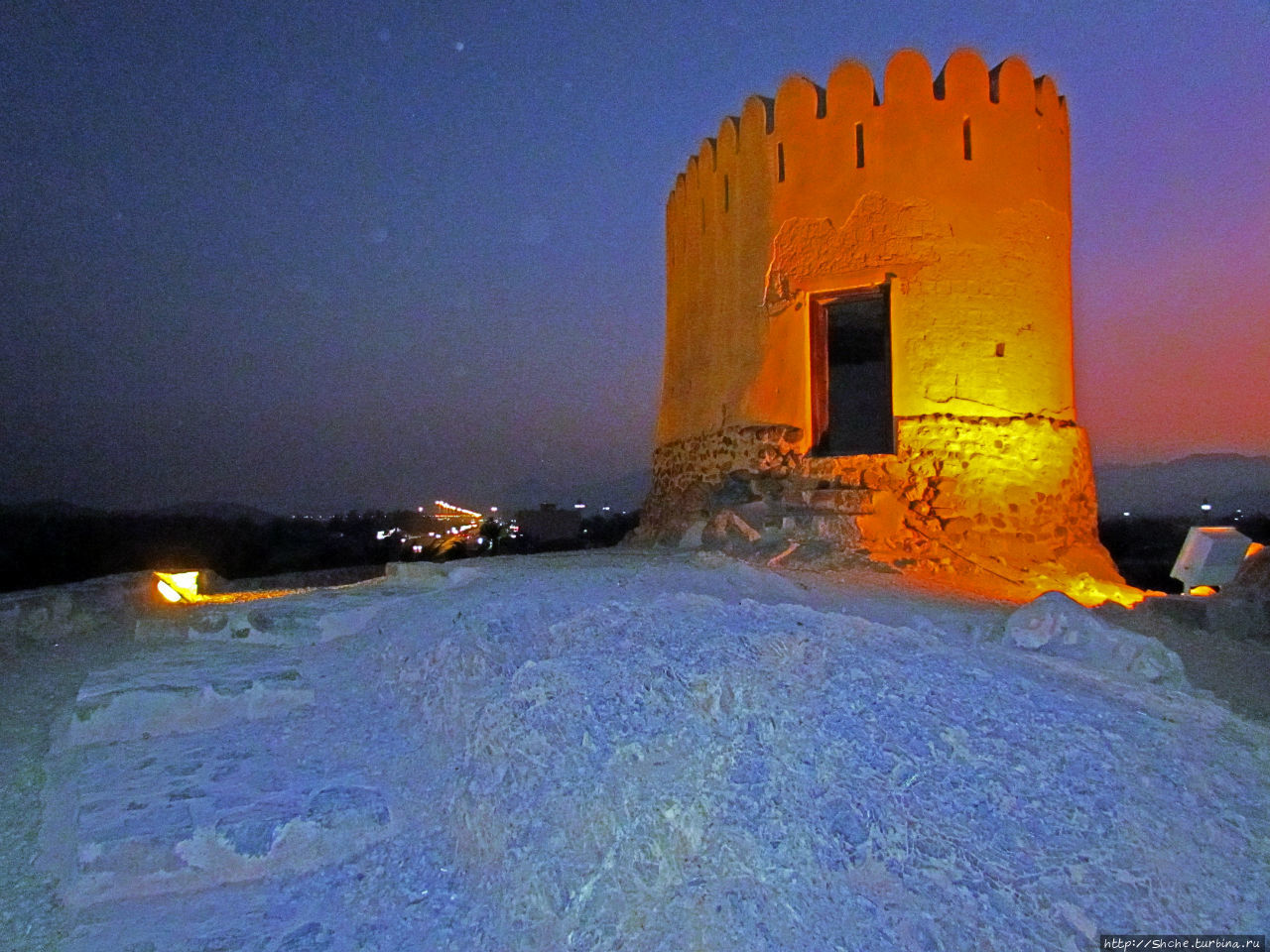 Старейшая мечеть Эмиратов (1446г.) и пара фортов рядом