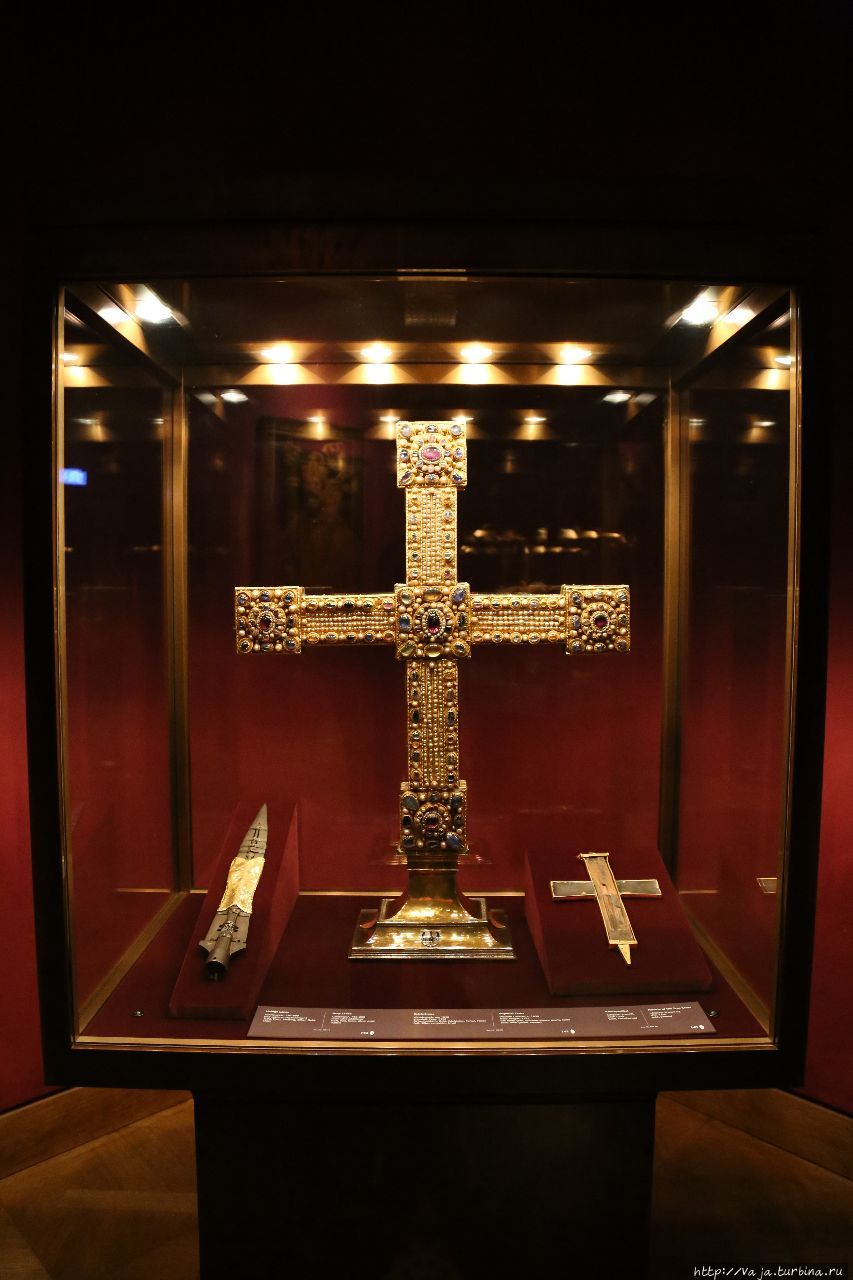 Имперский крест Вена, Австрия