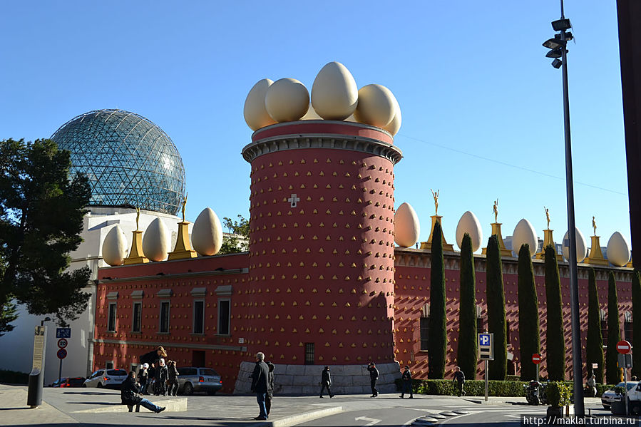 Театр-музей С.Дали. Башня Галатея. Фигерас, Испания