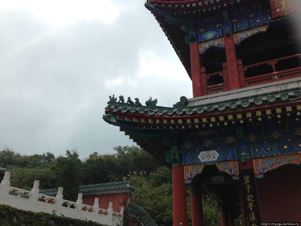 Горный храм Тяньмэнь Чжанцзяцзе Национальный Лесной Парк (Парк Аватар), Китай
