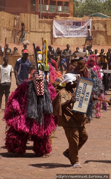 Прибытие на фестиваль Дедугу, Буркина-Фасо