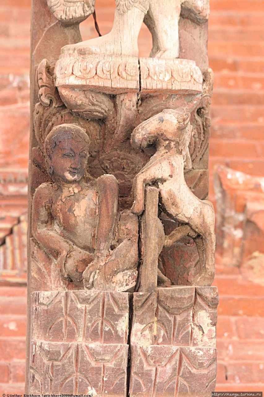 Резные детали распорок храма Джаган Нараян. Из интернета Патан (Лалитпур), Непал