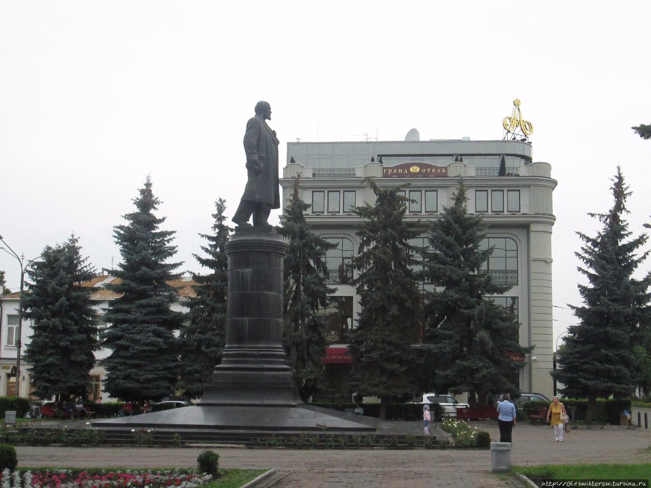Памятник Ленину на проспекте мира во Владикавказе