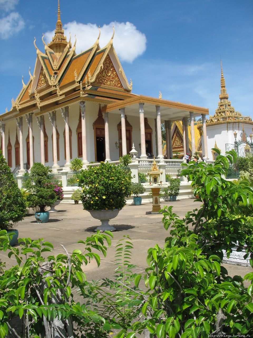Пагода Wat Preah Keo Moroka — Серебряная Пагода
