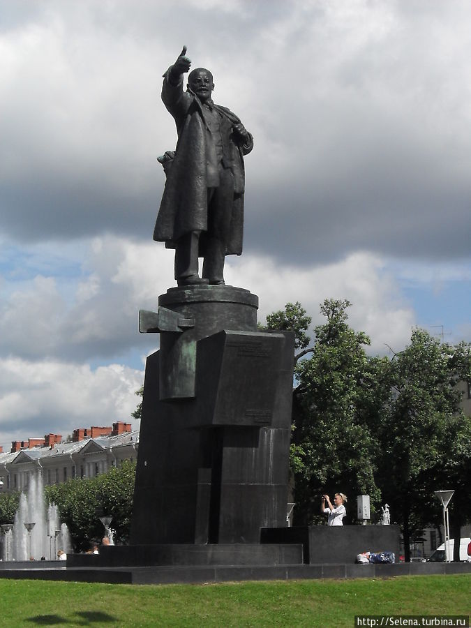 Памятник В.И.Ленину у Финляндского вокзала Санкт-Петербург, Россия