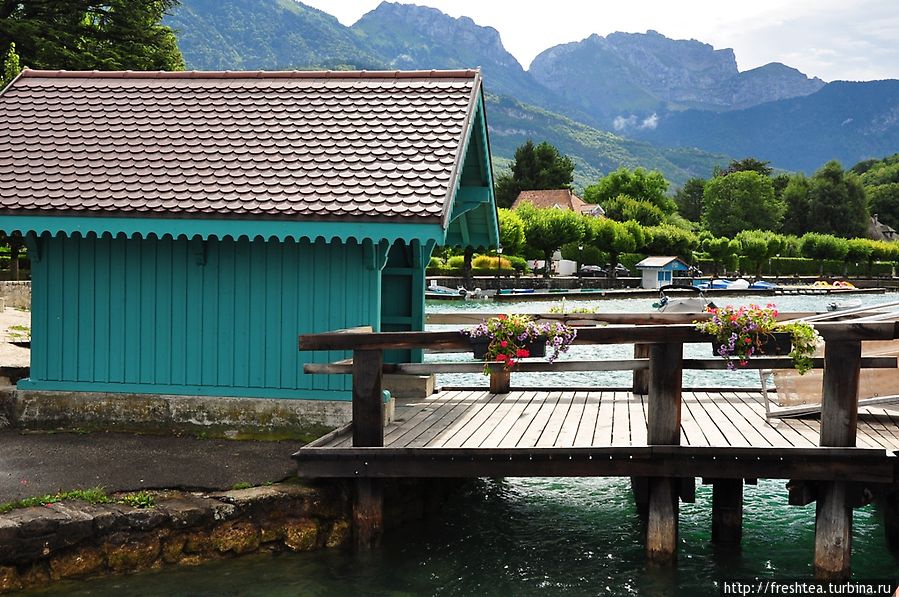 Озеро Анси: пристань в Вейрие. Рона-Альпы, Франция
