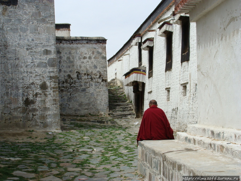 Первые Тибетские хроники. От Шигадзе до Эвереста. Ромбук, Китай