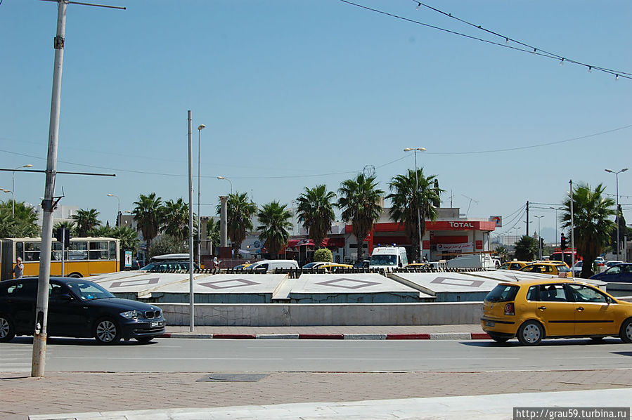Вид на метро со стороны музея Ле-Бардо, Тунис