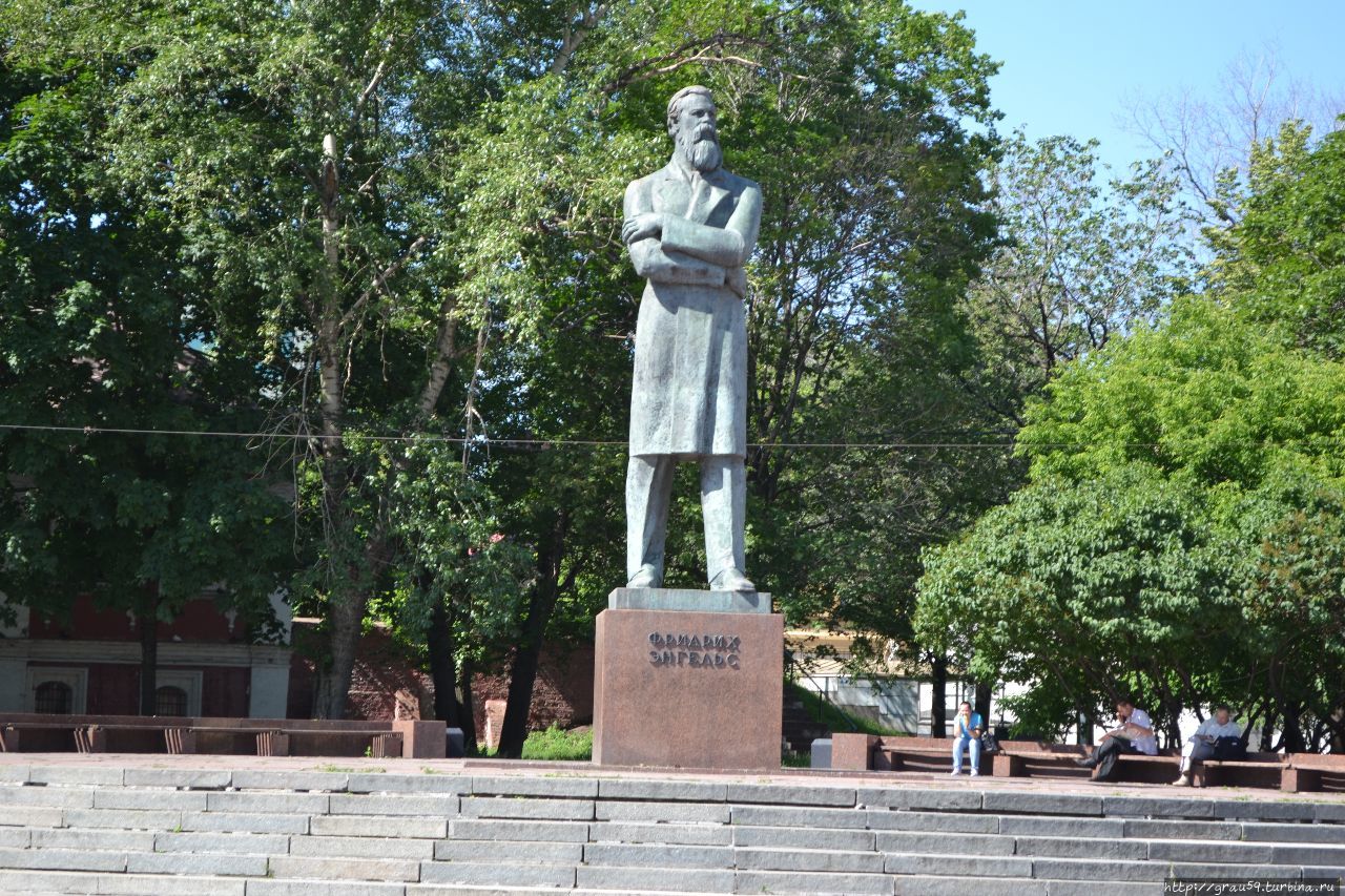 Памятник Фридриху Энгельсу / Памятник Фридриху Энгельсу