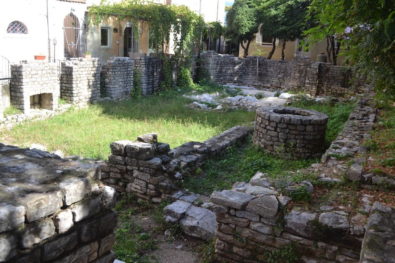 Руины христианской базилики Будва, Черногория