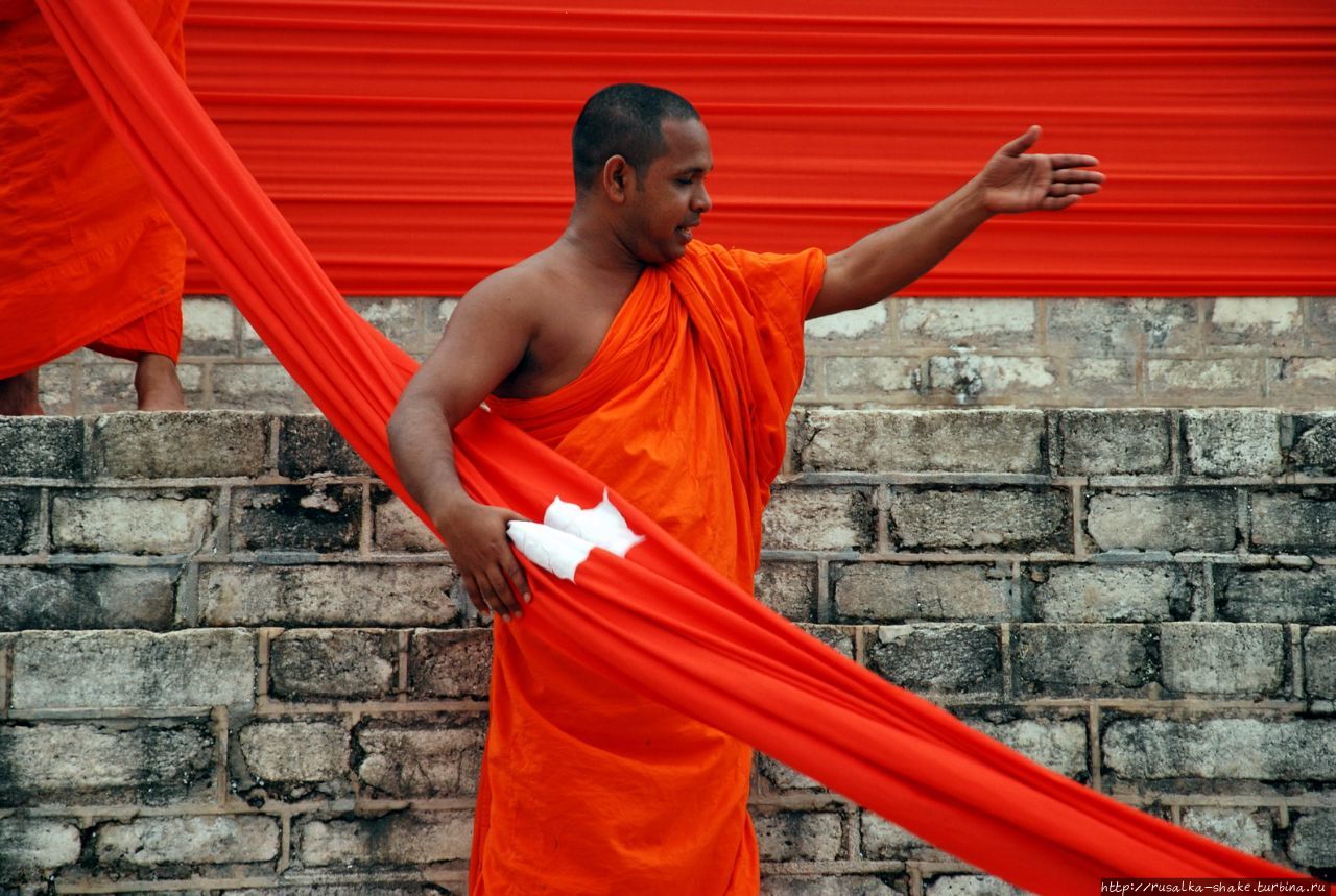 Праздник у Руанвелиссии Анурадхапура, Шри-Ланка