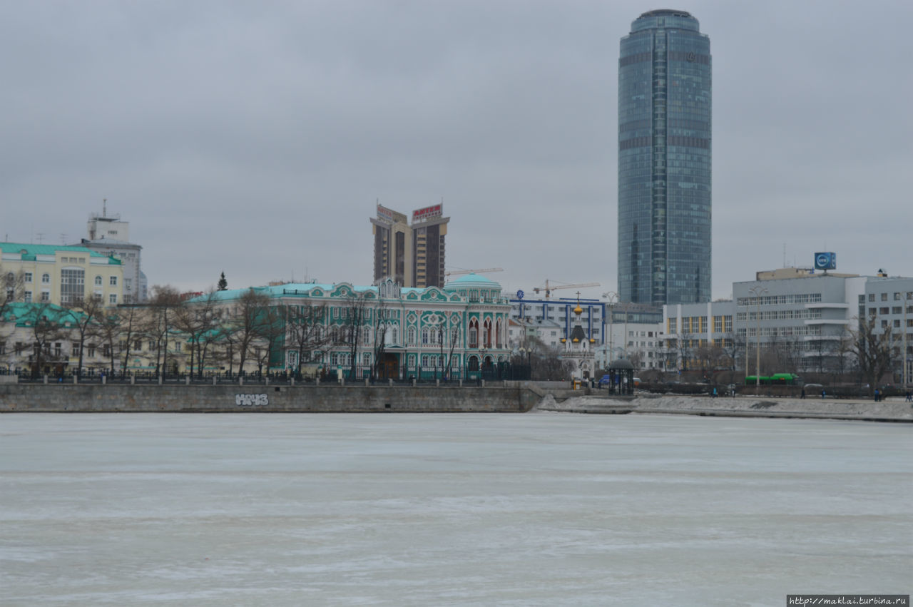 Вид небоскрёба с Набережной Рабочей молодёжи Екатеринбург, Россия