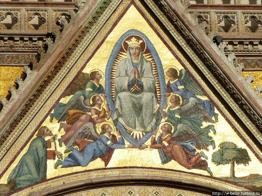 Успения Богородицы на небо. Копия мозаики Фра Джованни Леонарделли. Орвието, Италия