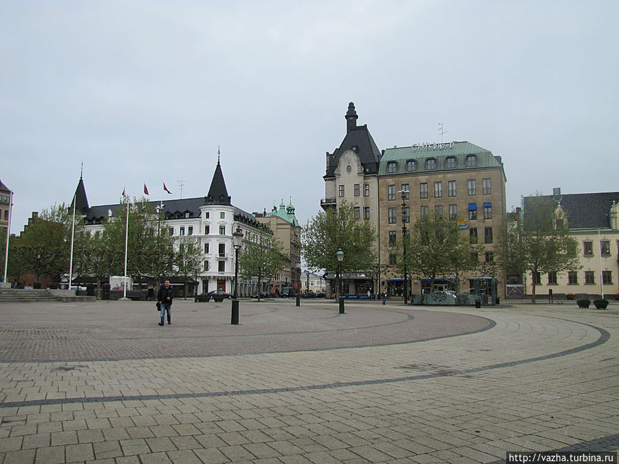 Белое соружение.Отель Крамер построен в 1870 году