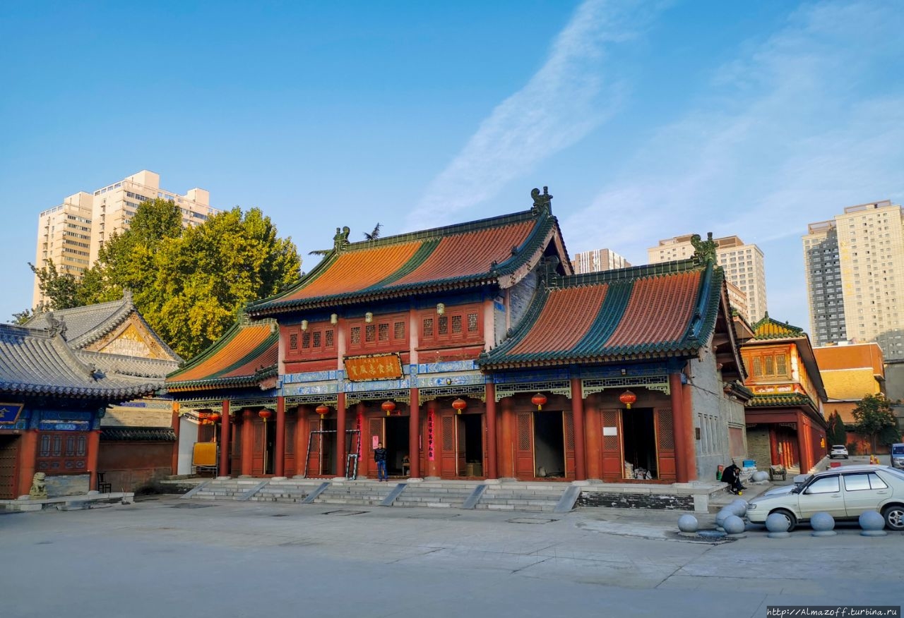 Храм Трех выдающихся буддийских монахов Сиань, Китай