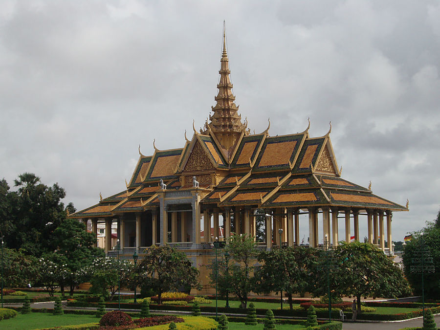 Пномпень. Королевский Дворец и Серебряная пагода