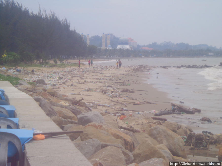 Городской пляж Кота-Кинабалу, Малайзия