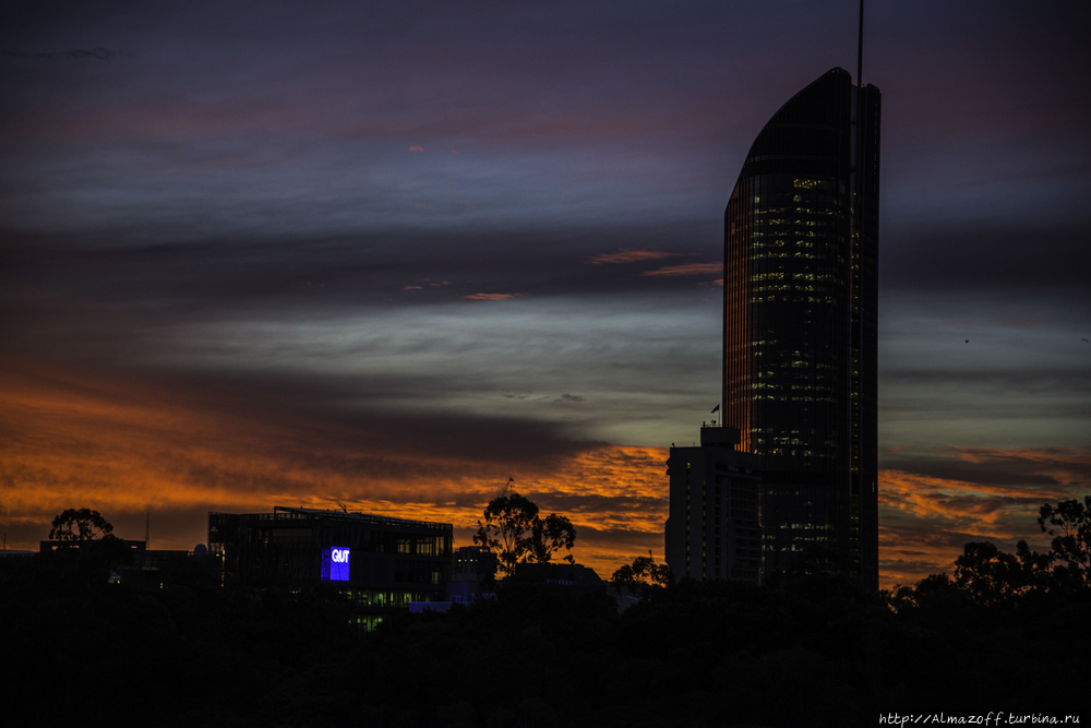 Ночное скалолазание в австралийском Брисбене Брисбен, Австралия