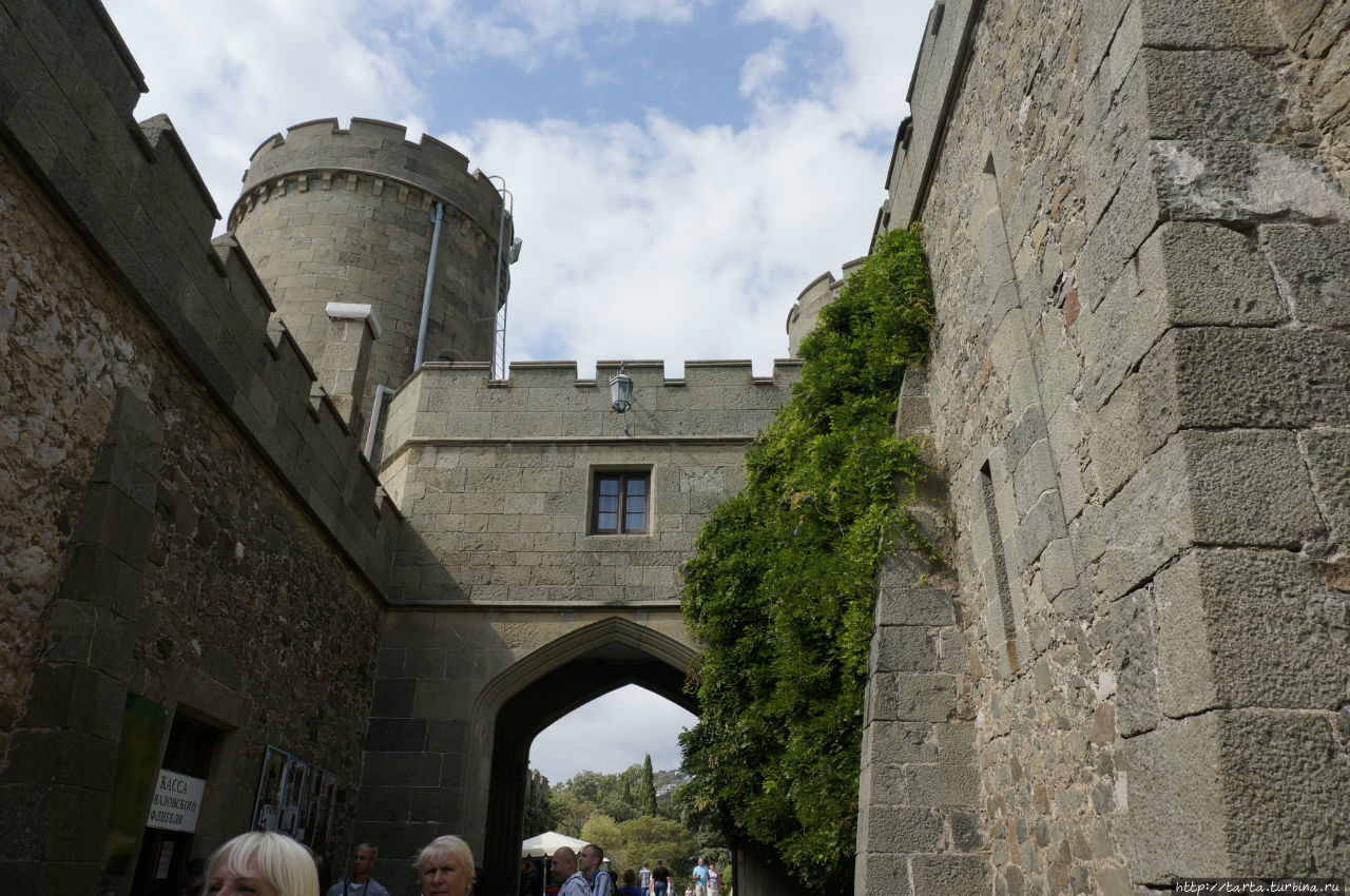 шуваловский флигель воронцовского дворца в алупке