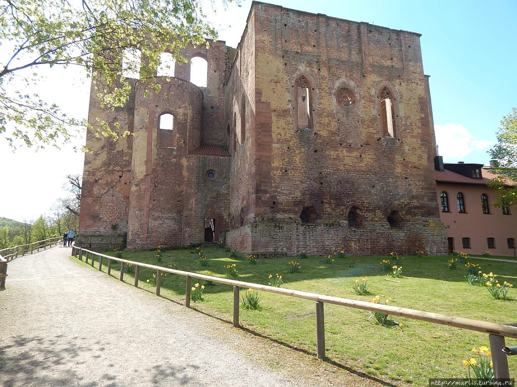 Руины монатыря Лимбург Бад-Дюркхайм, Германия