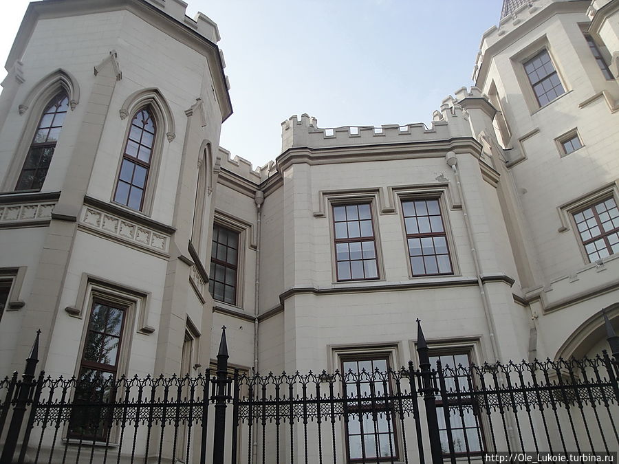Шахский дворец — сейчас банк — но, действительно, особняк принадлежал шаху когда-то давно Одесса, Украина