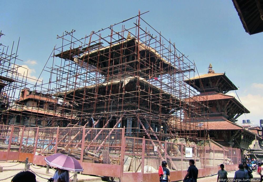 Храм Вишванатх после землетрясения 2015 г. Из интернета