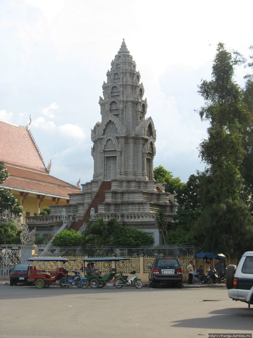 Ват Оуналом (Wat Ounalom)