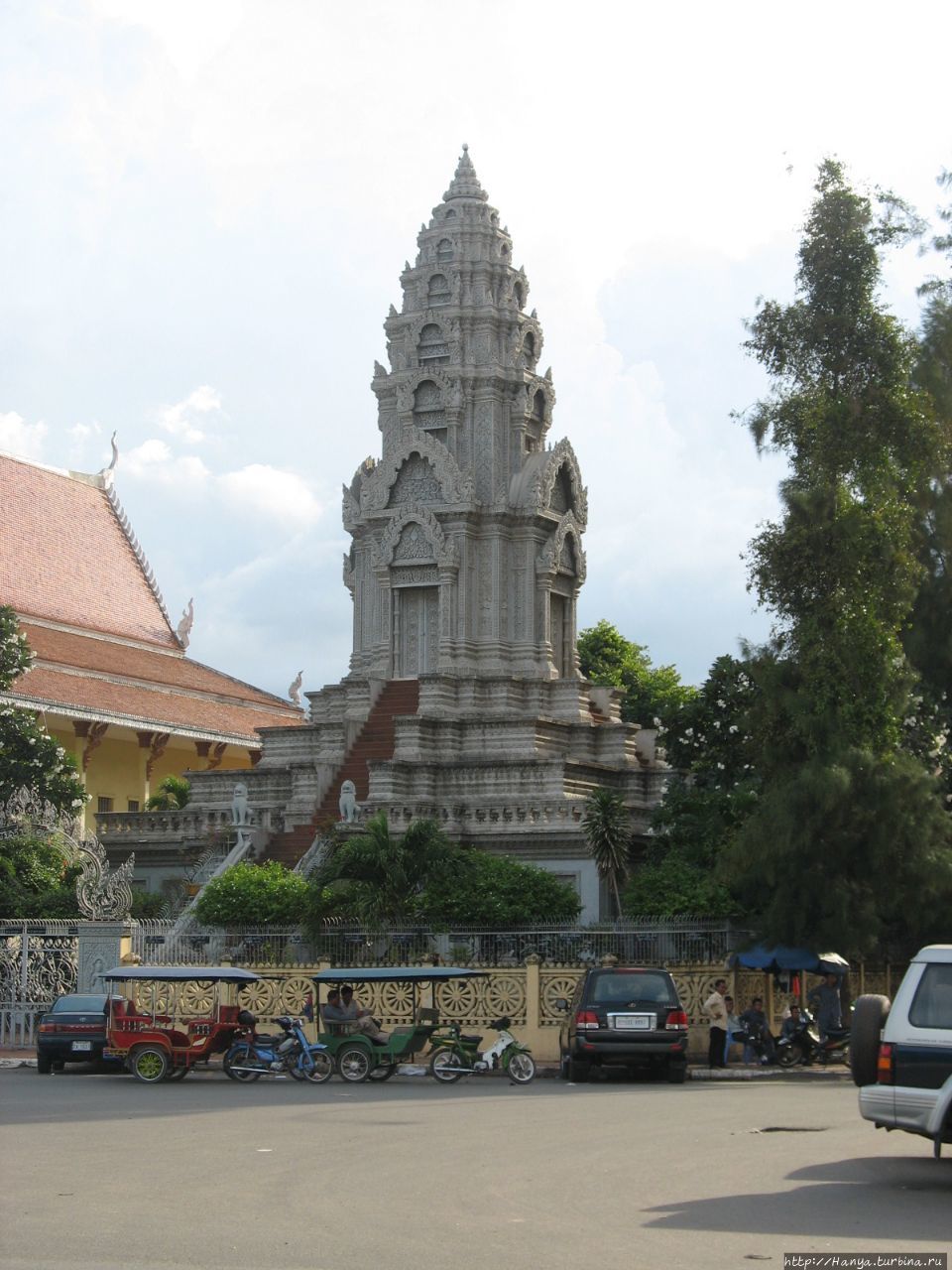 Ват Оуналом (Wat Ounalom) Пномпень, Камбоджа