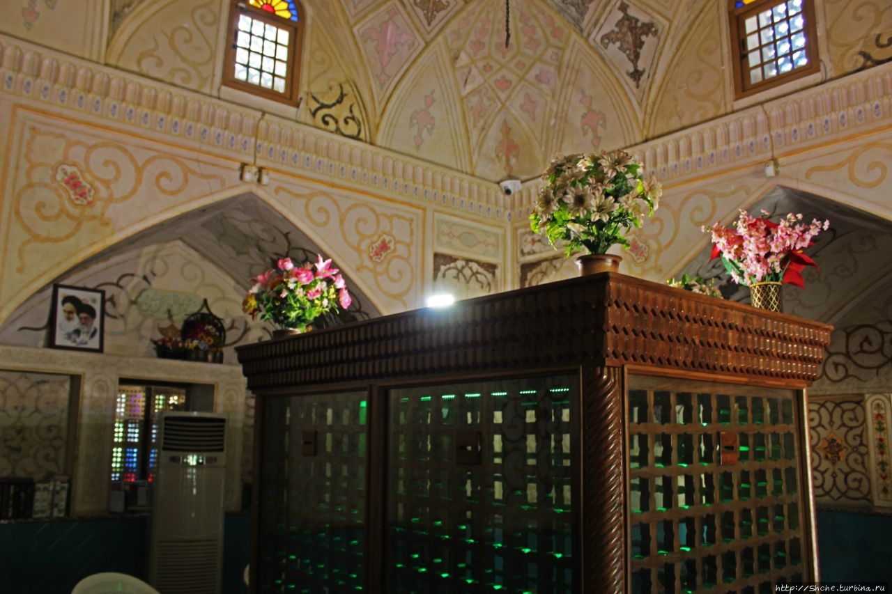 Имамзаде (гробница протомка имама) Занжири / Imamzadeh Zanjiri