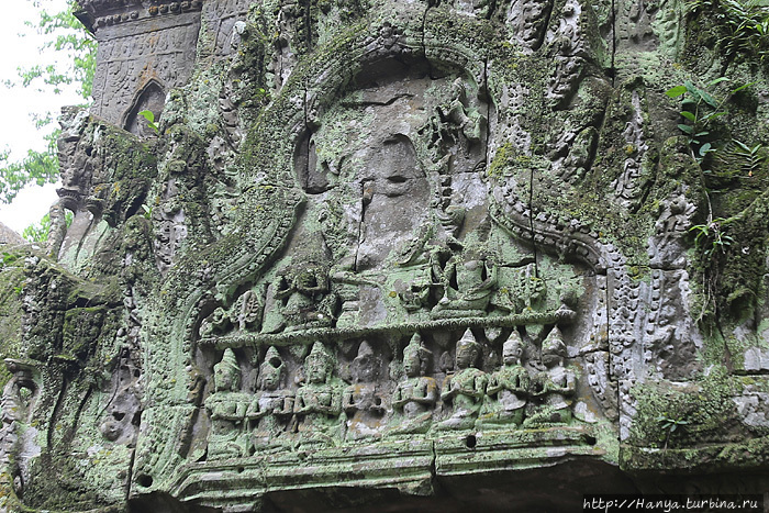 Резной фронтон на территории храмового комплекса Та Пром. Фото из интернета Ангкор (столица государства кхмеров), Камбоджа