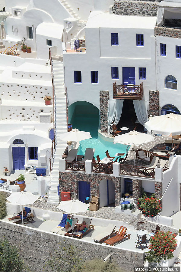 Одна из дорогих гостиниц Ия, остров Санторини, Греция