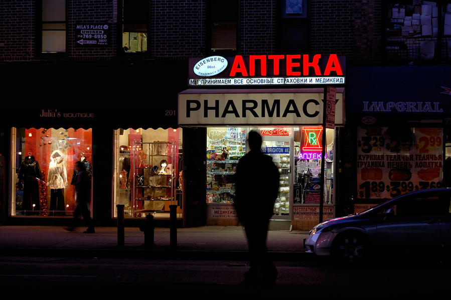 А еще тут много русскоязычных аптек Нью-Йорк, CША