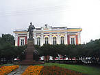 Кстати памятник Ленину достаточно скромный для областного центра