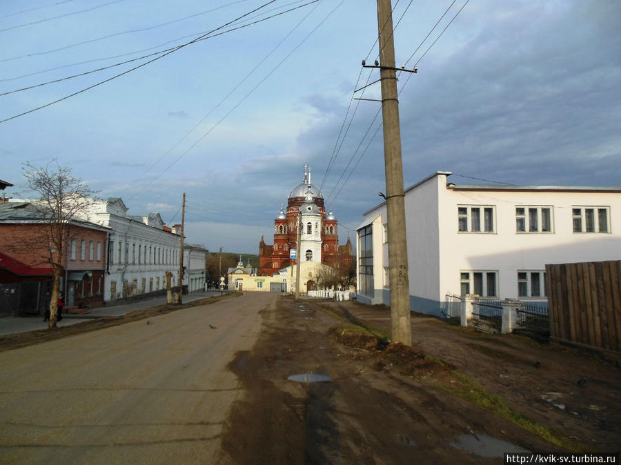 Вид  на  Троицкий  собор, главную  достопримечательность  города. Уржум, Россия