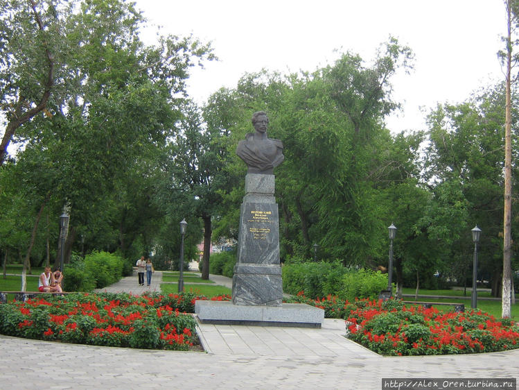 Памятник Генерал-губернат