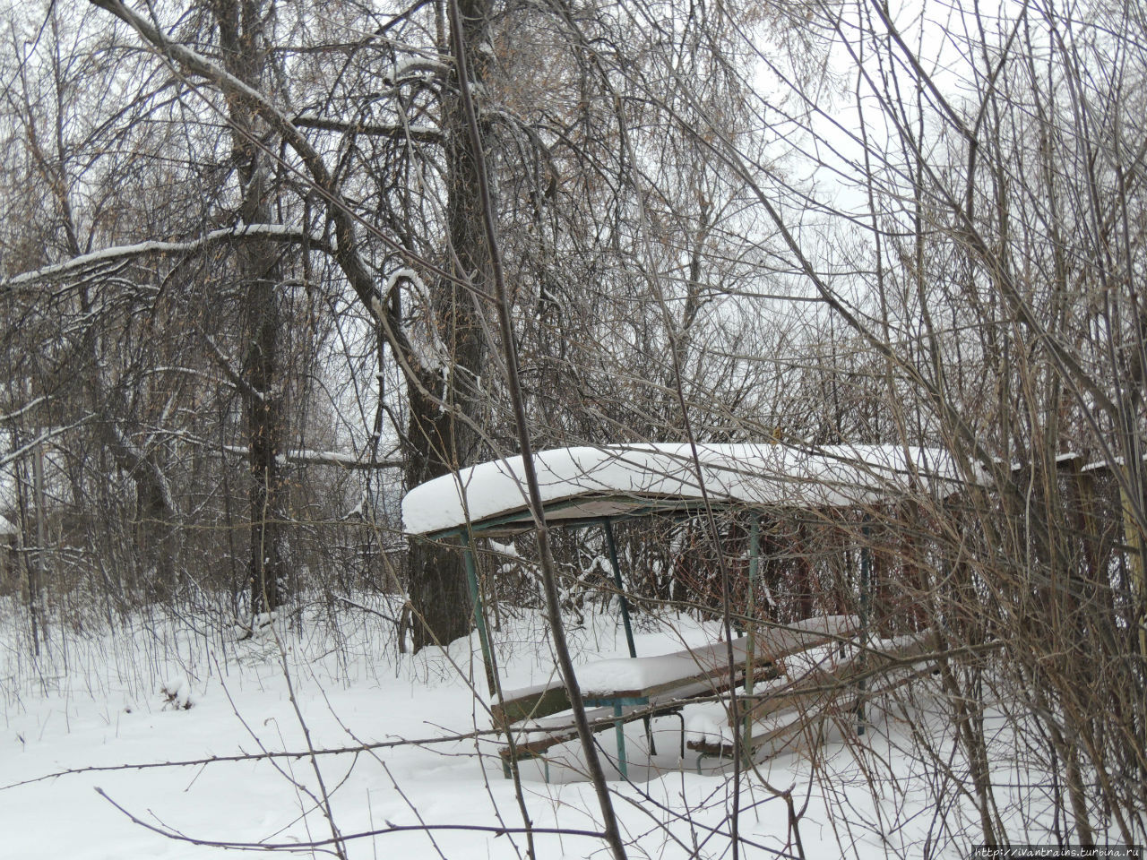 Заброшенная беседка. Ижевск, Россия