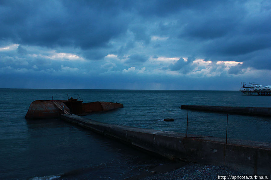 к вечеру небо снова заволоклось облаками