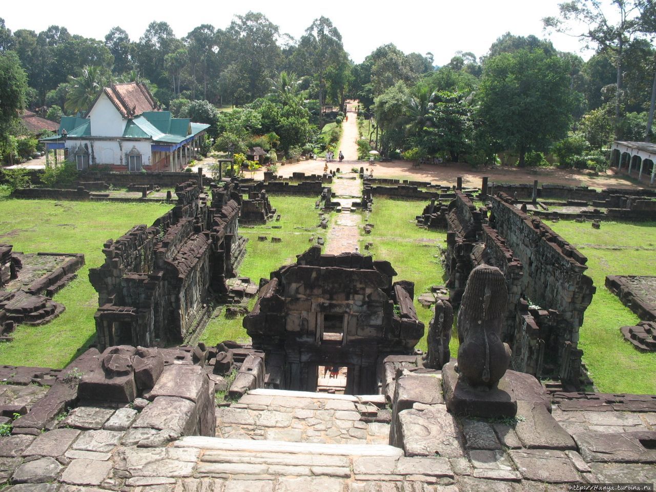 Храм Баконг