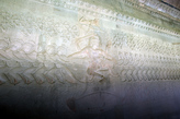 Ангкор Ват. Барельеф Вишну, сбивающего молочное море