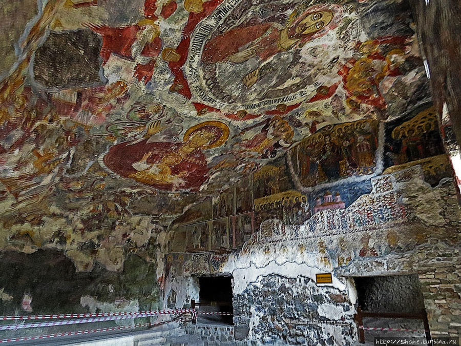 Панагия Сумела — гнездышко духовности на склоне меловой горы Национальный парк Алтындере, Турция