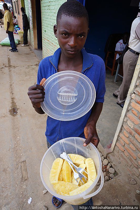А ананасы местные сладки, как мед