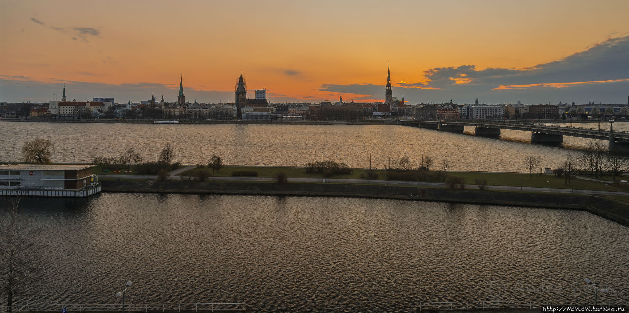 Рассвет над Даугавой Рига, Латвия