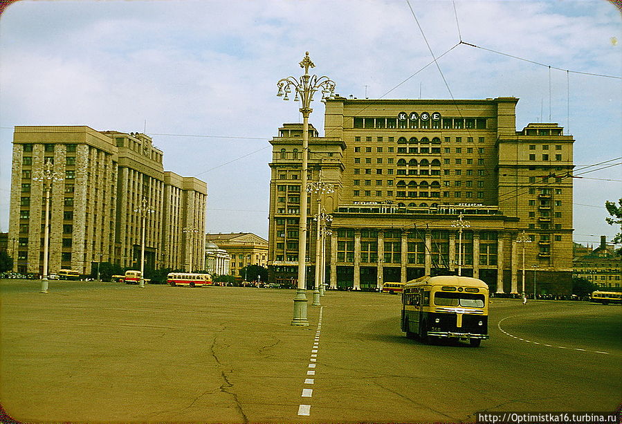 Манежная площадь. Гостиница Москва.
Москва, СССР, 1956 год. (Jacques Dupâquier) Москва, Россия